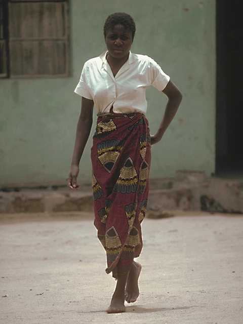 Imagen de una mujer joven africana.